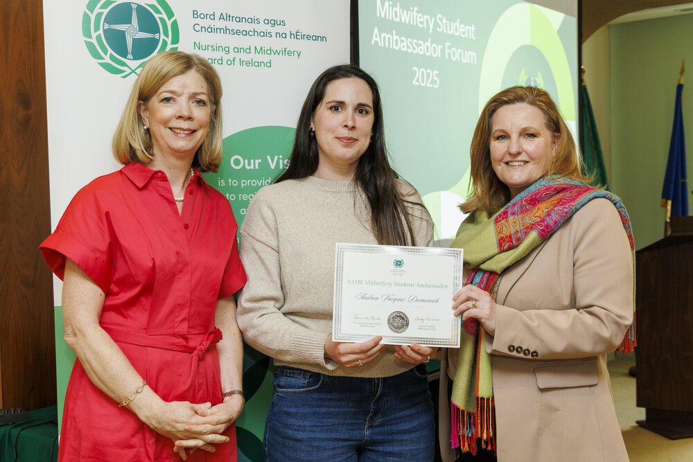 Andrea Vazquez Domenech receiving her Midwifery Student Ambassador certificate